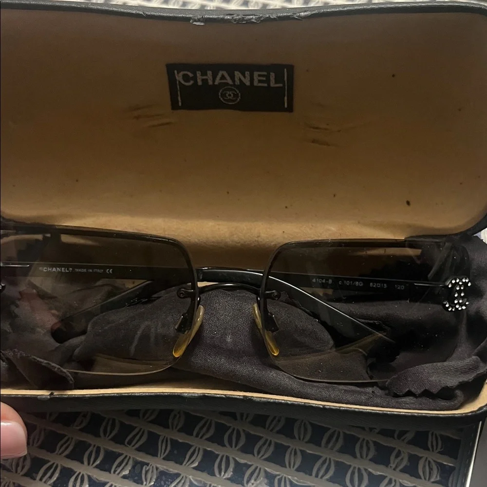 VINTAGE CHANEL Gradient Black Sunglasses - Picture 6 of 6